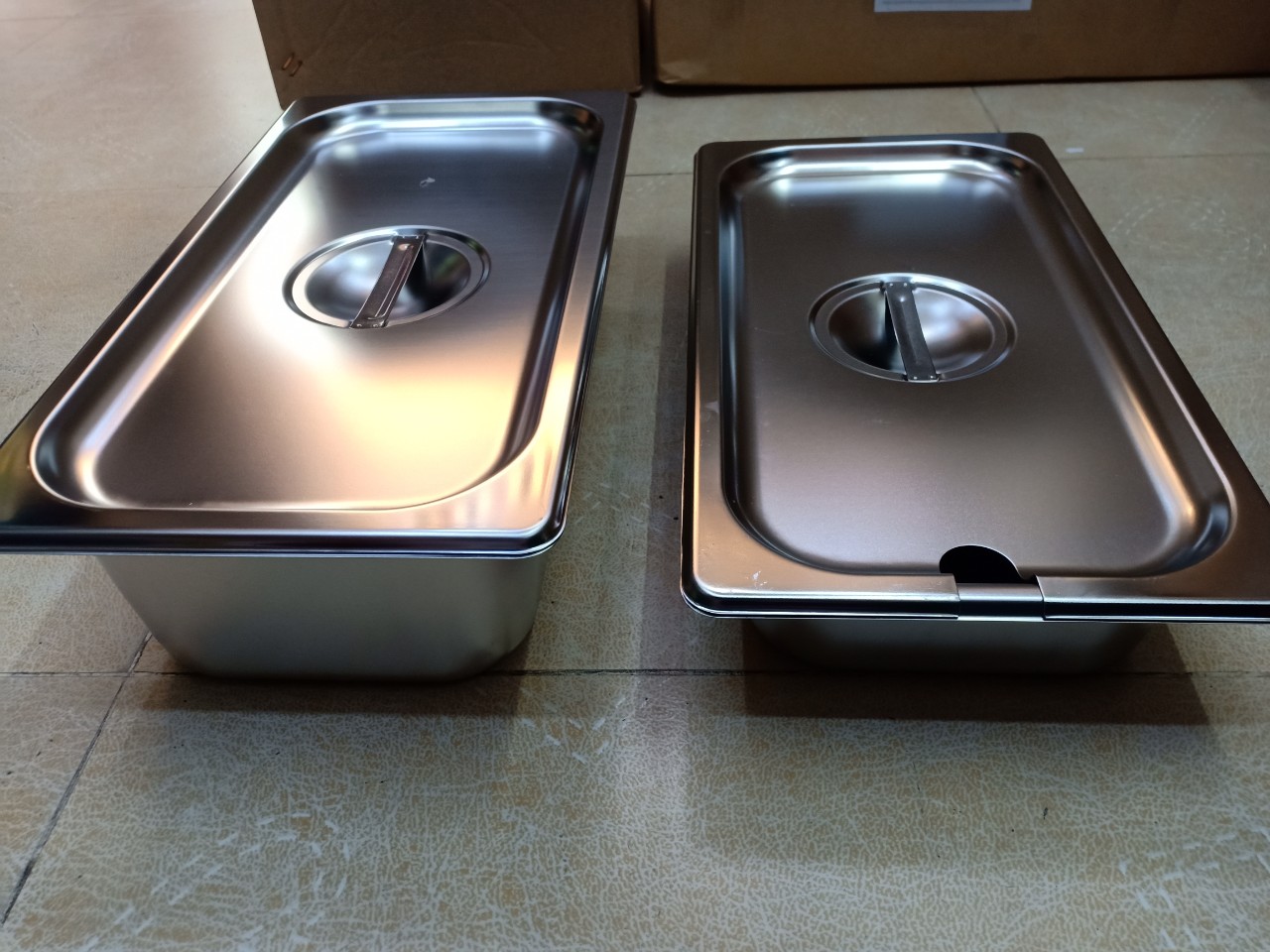 Combo 2 Khay Inox 1/3 Cao 10cm & 6.5cm Nắp Nguyên & Nắp Khuyết Combo 2 Khay Inox 1/3 Cao 10cm & 6.5cm Nắp Nguyên & Nắp Khuyết