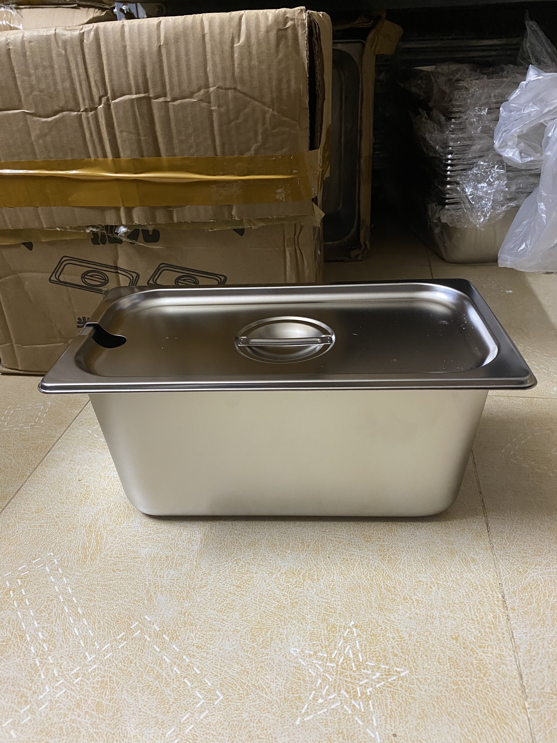 Khay Inox 1/3 Cao 15cm Nắp Khuyết Khay Inox 1/3 Cao 15cm Nắp Khuyết