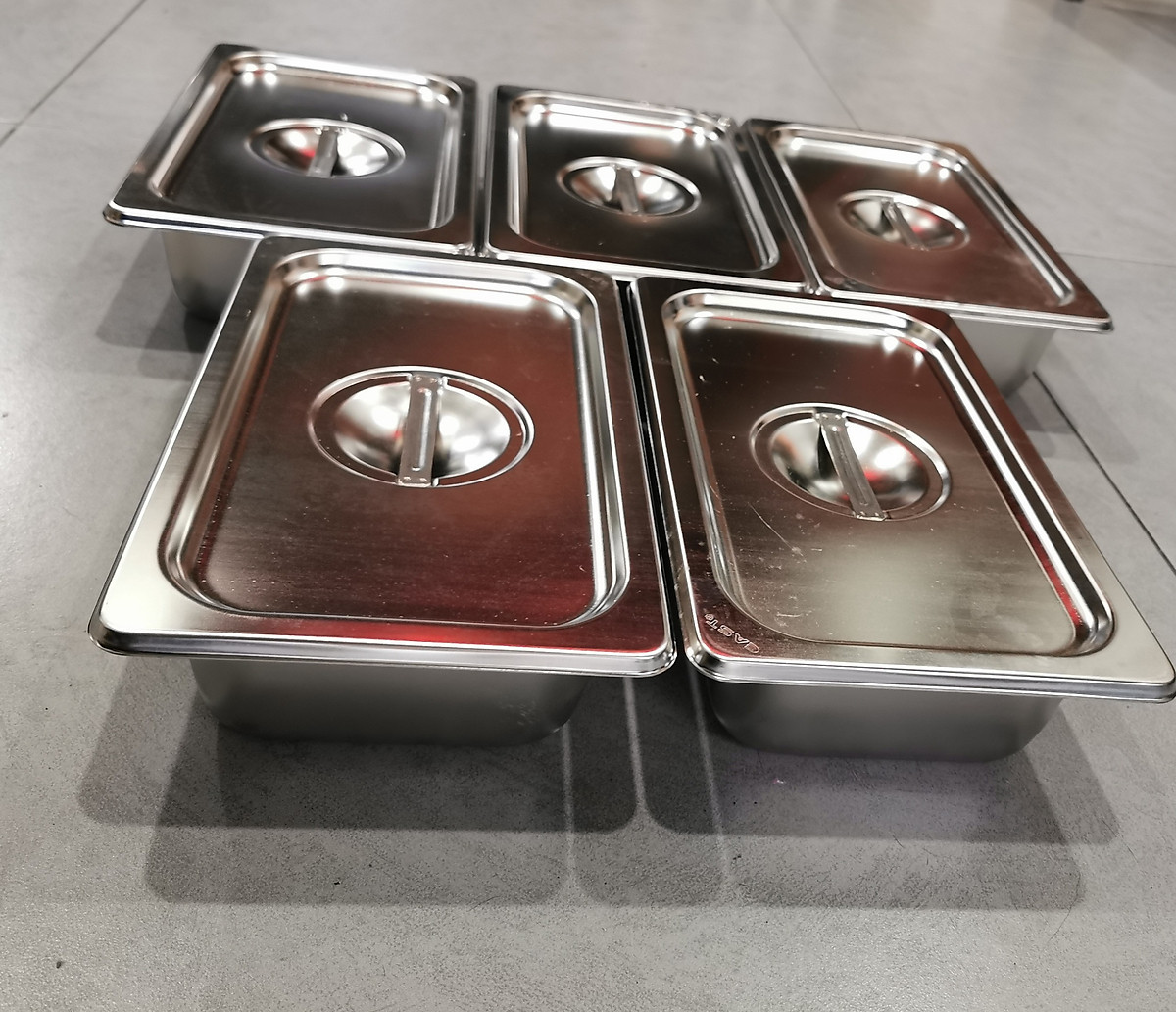 Combo 5 Khay Inox 1/4 Cao 6.5cm Nắp Nguyên Combo 5 Khay Inox 1/4 Cao 6.5cm Nắp Nguyên