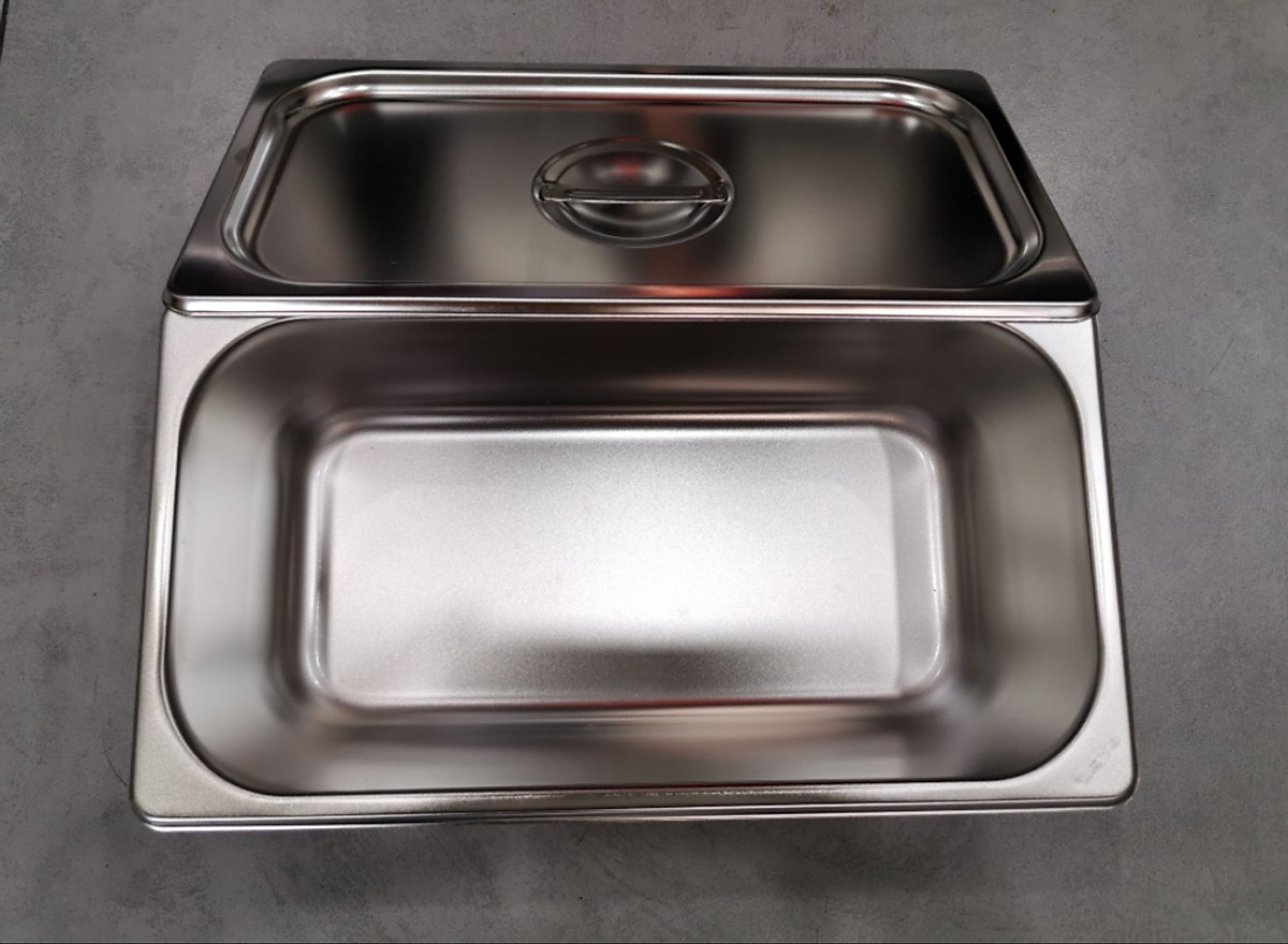 Hình Thực Tế Khay Inox 1/4 Cao 10cm Nắp Nguyên Hình Thực Tế Khay Inox 1/4 Cao 10cm Nắp Nguyên