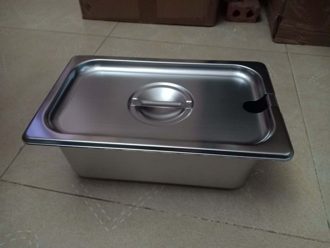 Khay Inox 1/4 Cao 10cm Nắp Khuyết Khay Inox 1/4 Cao 10cm Nắp Khuyết