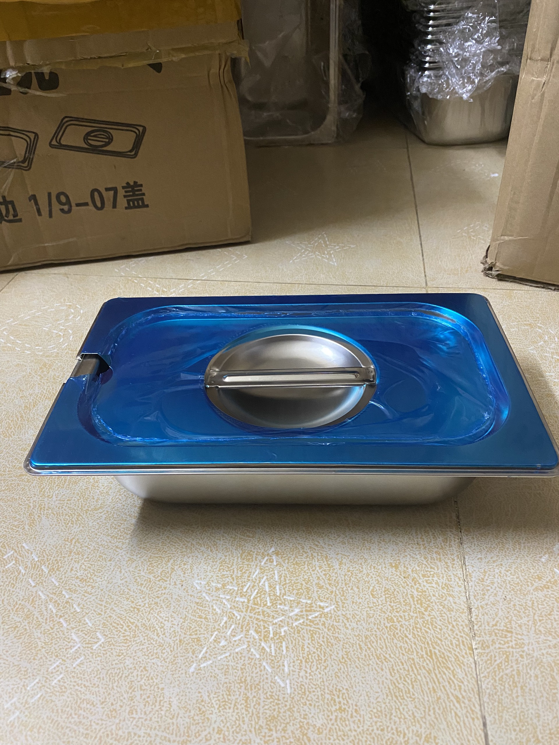 Khay Inox 1/4 Cao 6,5cm Nắp Khuyết Khay Inox 1/4 Cao 6,5cm Nắp Khuyết