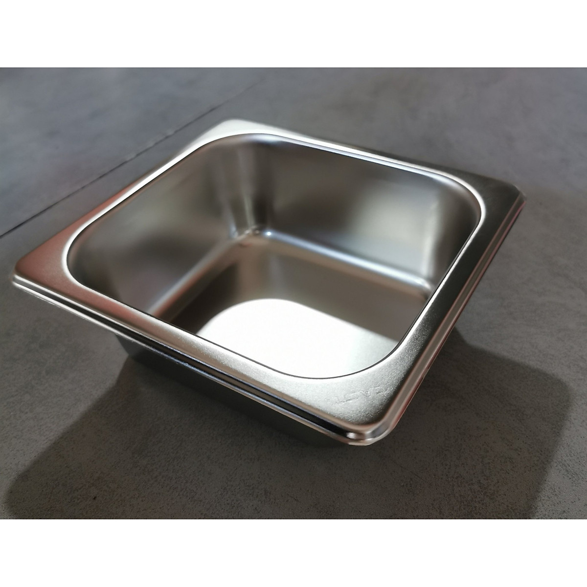 Hình Thực Tế Khay Inox 1/6 Cao 6.5cm Không Nắp Hình Thực Tế Khay Inox 1/6 Cao 6.5cm Không Nắp